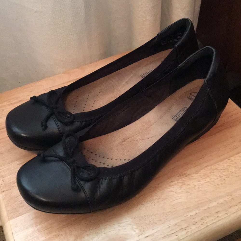 Clark’s adorable black ballet flats